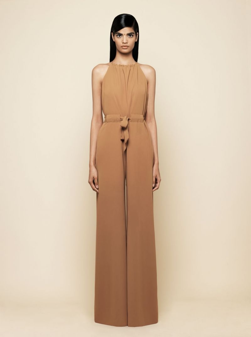 mono para boda camel jumpsuit invitadas monica cordera